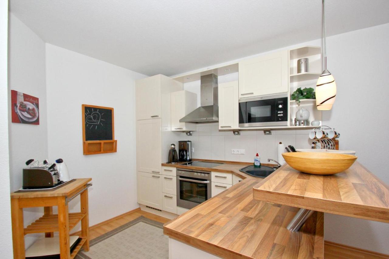 Hafennahe Ferienwohnung Mit Balkon Und Meerblick - Hafenhaeuser Wiek Wohnung 14 Wiek auf Ruegen Luaran gambar